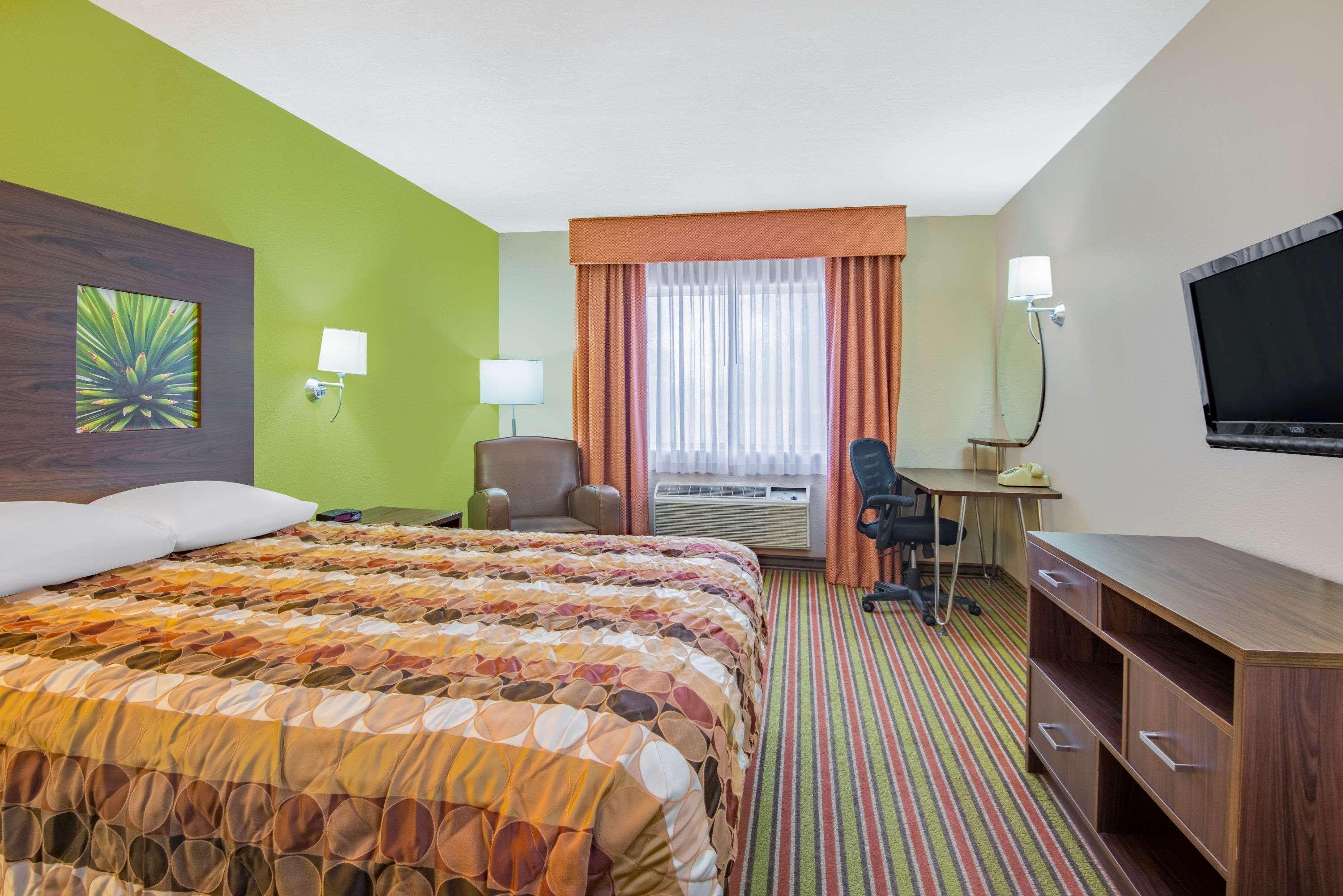 Super 8 By Wyndham Portales Motel Eksteriør bilde