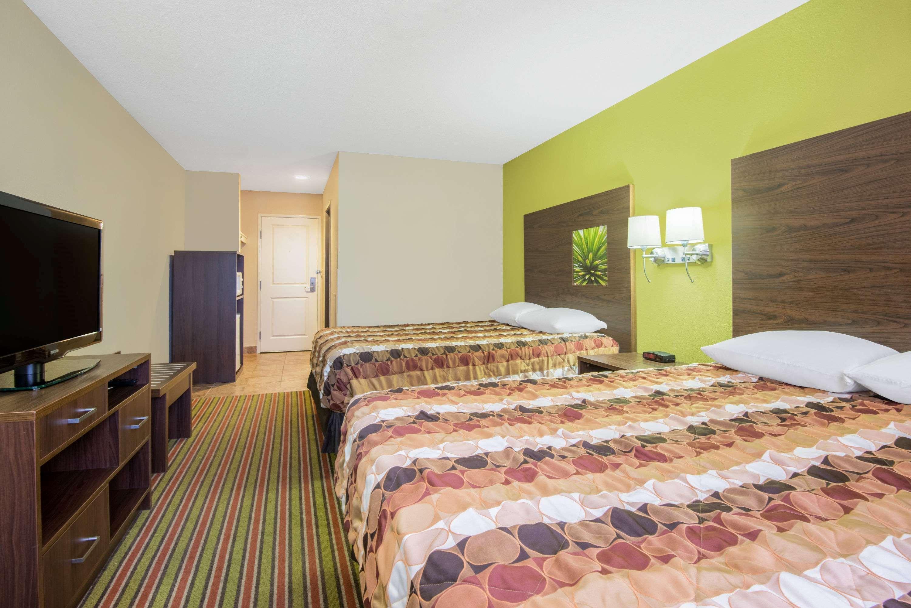Super 8 By Wyndham Portales Motel Eksteriør bilde
