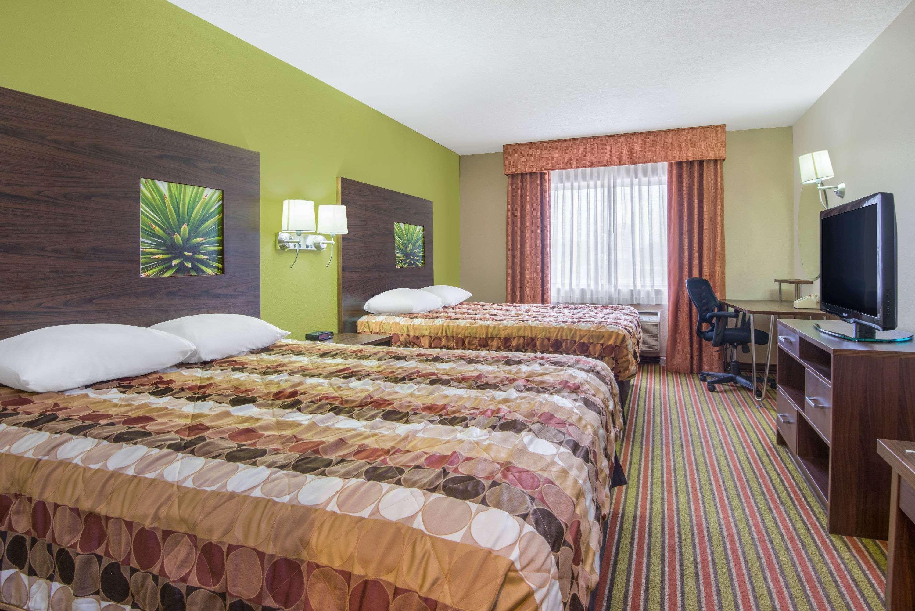 Super 8 By Wyndham Portales Motel Eksteriør bilde
