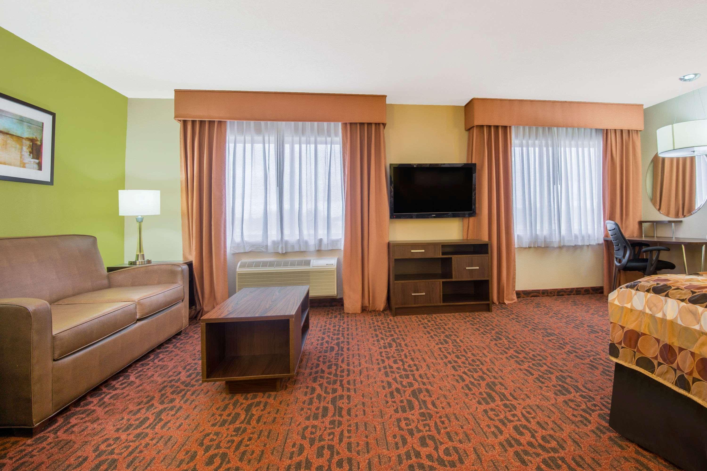 Super 8 By Wyndham Portales Motel Eksteriør bilde